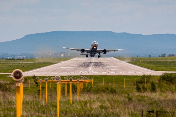 블라디보스토크 공항에서 비행기가 이륙하는 장면. 사진/ Ilya Averyanov, IA PrimaMedia