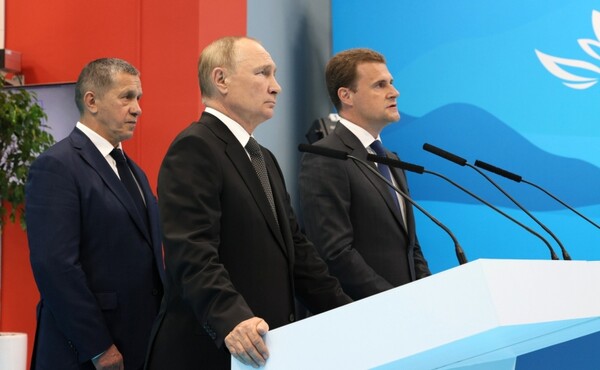 극동 개발 결과를 발표하는 블라디미르 푸틴 대통령. 사진: 크렘린 프레스 서비스